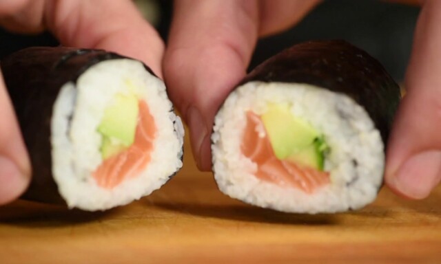 Sushi maki med laks for nybegynnere